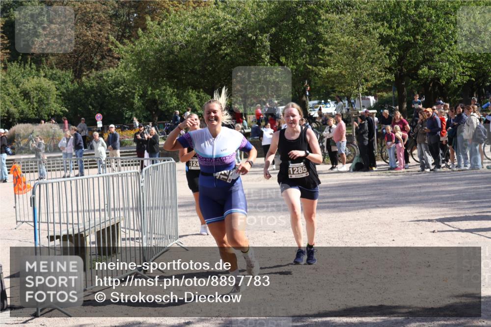 14.09.2025 - Stadtparktriathlon Strokosch-Dieckow http://msf.ph/oto/8897783 14.09.2025 13:41:18 Ziel 1237, 1241, 1285 meine-sportfotos.de