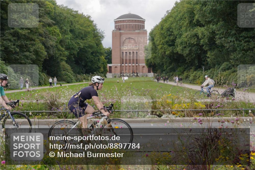 14.09.2025 - Stadtparktriathlon Michael Burmester http://msf.ph/oto/8897784 14.09.2025 12:41:23 Radfahren 1228, 1229, 1255, 1328, 1329, 1332, 1336, 1403 meine-sportfotos.de