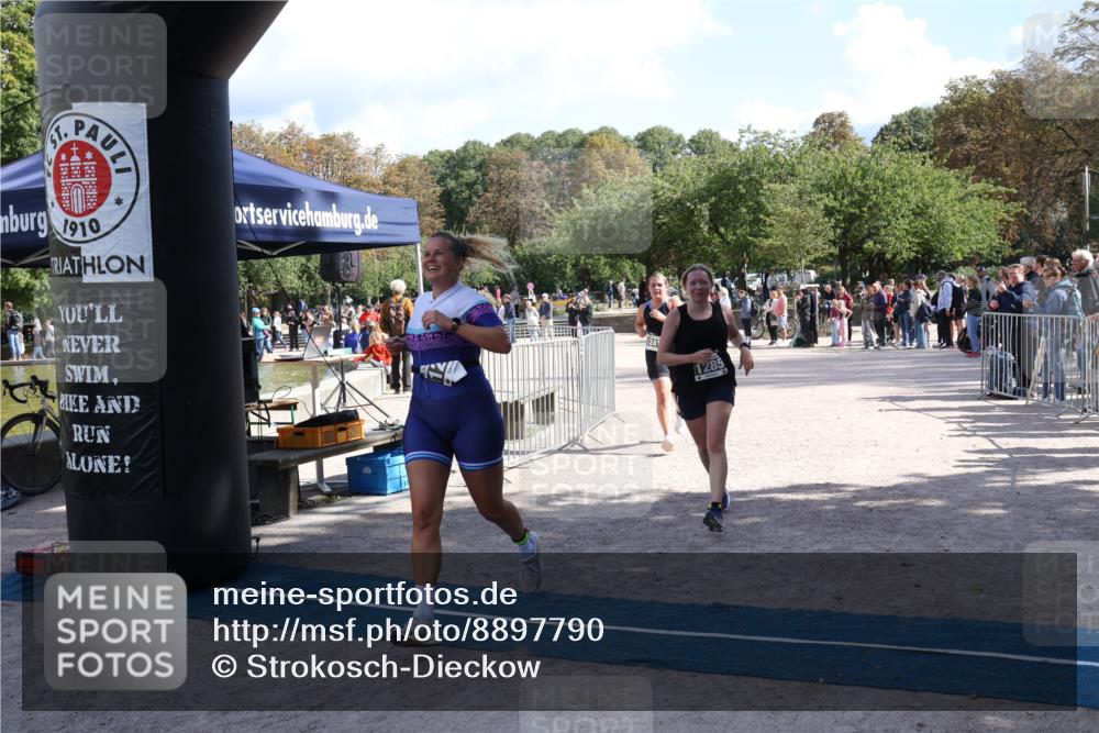 14.09.2025 - Stadtparktriathlon Strokosch-Dieckow http://msf.ph/oto/8897790 14.09.2025 13:41:19 Ziel 1237, 1241, 1285 meine-sportfotos.de