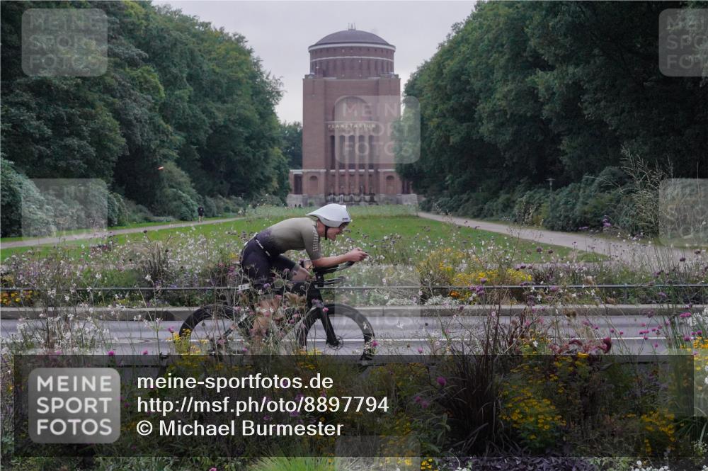 14.09.2025 - Stadtparktriathlon Michael Burmester http://msf.ph/oto/8897794 14.09.2025 09:00:28 Radfahren 335 meine-sportfotos.de