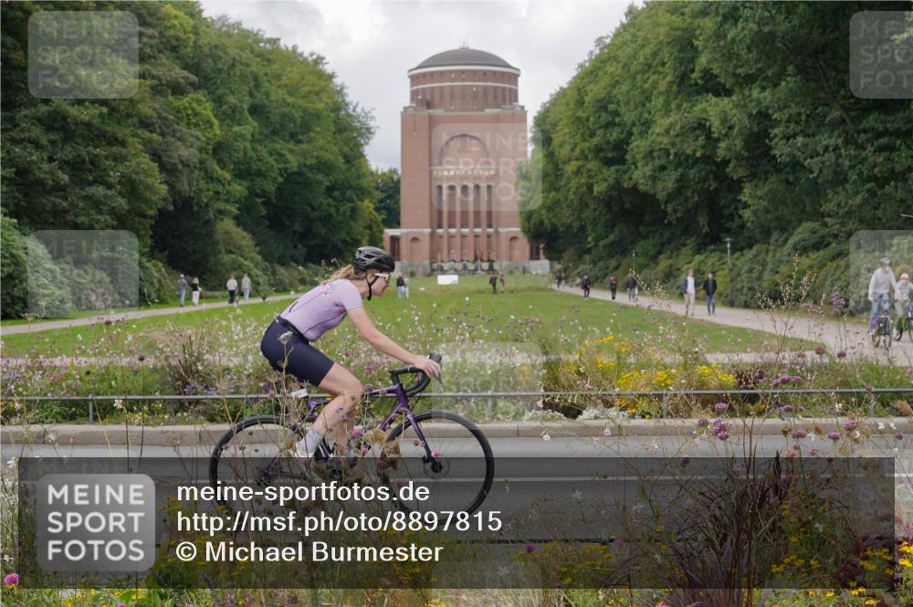 14.09.2025 - Stadtparktriathlon Michael Burmester http://msf.ph/oto/8897815 14.09.2025 12:41:38 Radfahren 1287, 1304, 1334, 1343, 1353 meine-sportfotos.de