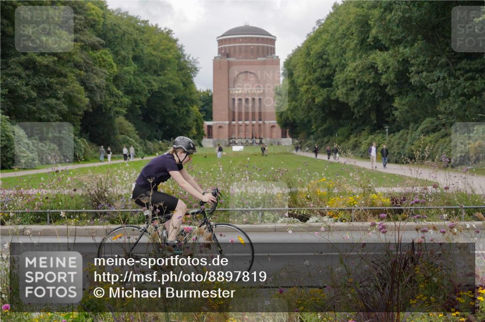 14.09.2025 - Stadtparktriathlon Michael Burmester http://msf.ph/oto/8897819 14.09.2025 12:41:40 Radfahren 1260, 1287, 1304, 1334, 1353 meine-sportfotos.de