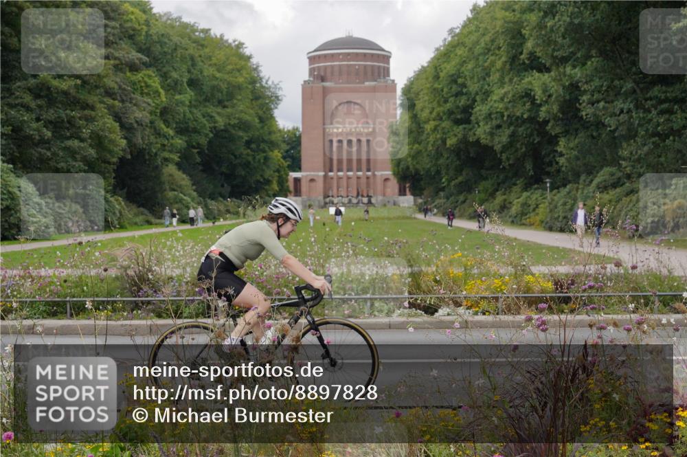 14.09.2025 - Stadtparktriathlon Michael Burmester http://msf.ph/oto/8897828 14.09.2025 12:41:47 Radfahren 1260, 1285 meine-sportfotos.de