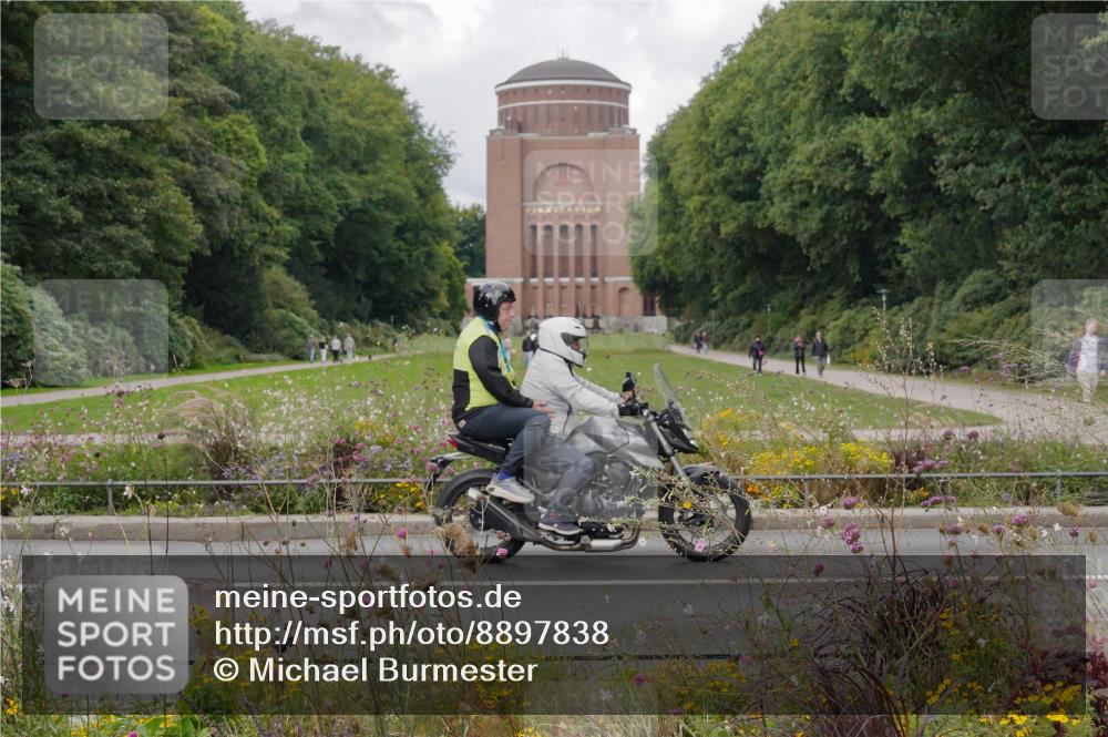 14.09.2025 - Stadtparktriathlon Michael Burmester http://msf.ph/oto/8897838 14.09.2025 12:41:57 Radfahren 1285 meine-sportfotos.de
