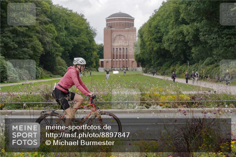 14.09.2025 - Stadtparktriathlon Michael Burmester http://msf.ph/oto/8897847 14.09.2025 12:42:12 Radfahren 1236, 1297, 1411 meine-sportfotos.de