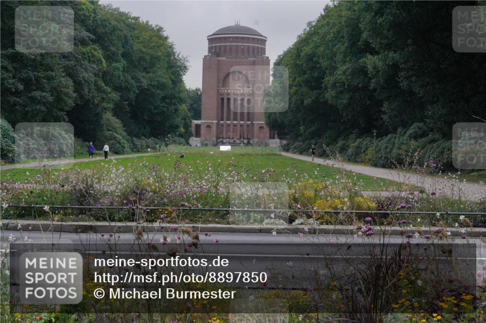 14.09.2025 - Stadtparktriathlon Michael Burmester http://msf.ph/oto/8897850 14.09.2025 09:02:04 Radfahren 365 meine-sportfotos.de