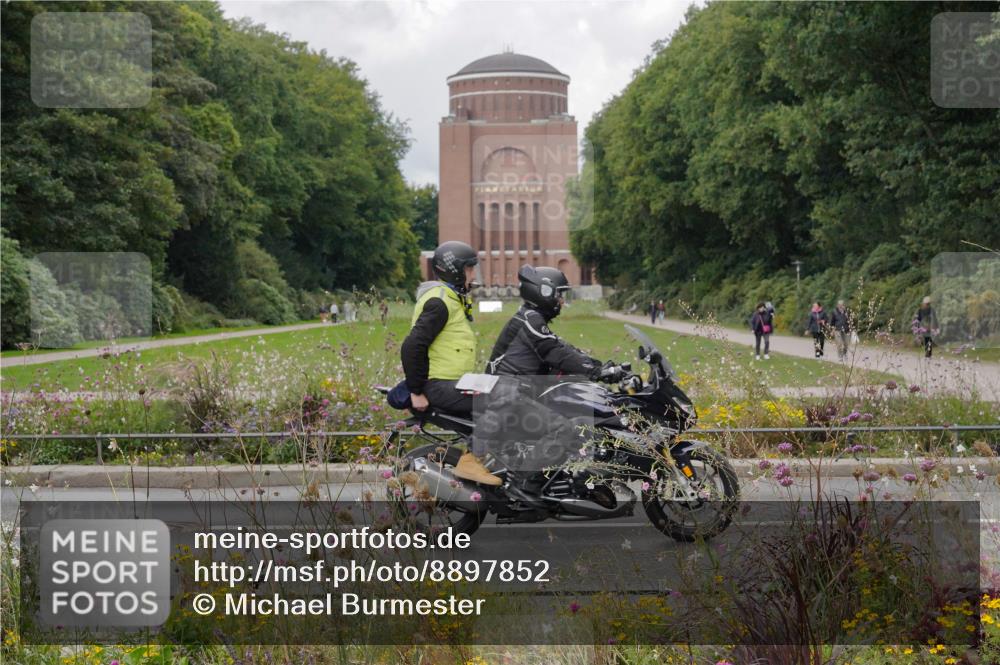 14.09.2025 - Stadtparktriathlon Michael Burmester http://msf.ph/oto/8897852 14.09.2025 12:42:15 Radfahren 1236, 1297, 1411 meine-sportfotos.de