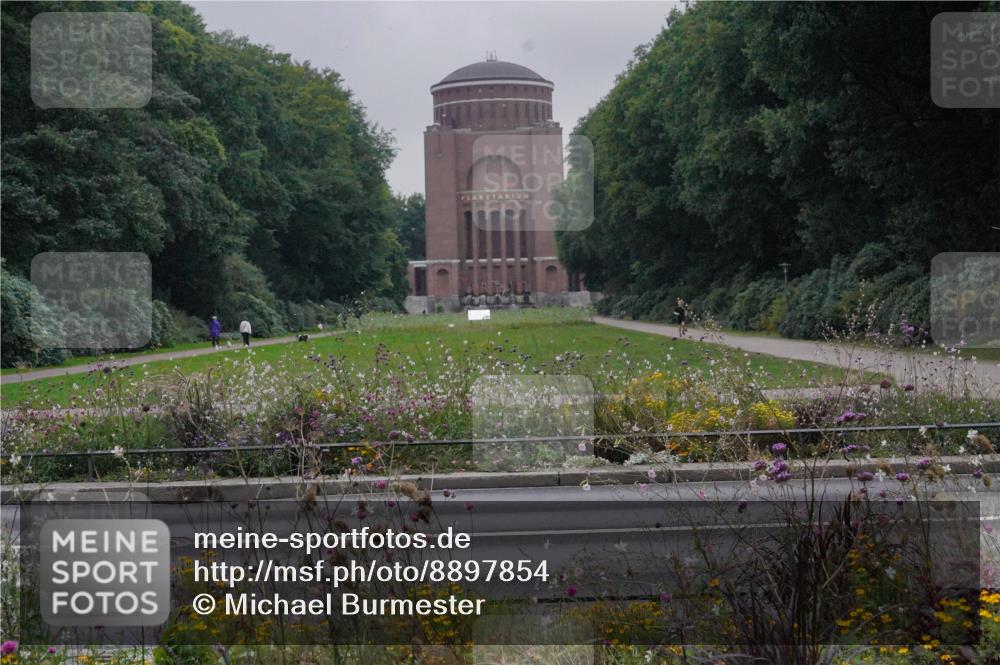 14.09.2025 - Stadtparktriathlon Michael Burmester http://msf.ph/oto/8897854 14.09.2025 09:02:07 Radfahren 301, 365, 373 meine-sportfotos.de