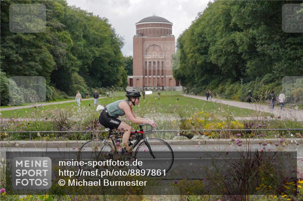14.09.2025 - Stadtparktriathlon Michael Burmester http://msf.ph/oto/8897861 14.09.2025 12:42:31 Radfahren 1250, 1276, 1385 meine-sportfotos.de