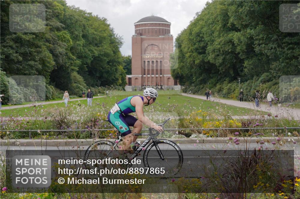 14.09.2025 - Stadtparktriathlon Michael Burmester http://msf.ph/oto/8897865 14.09.2025 12:42:34 Radfahren 1250, 1276, 1385 meine-sportfotos.de