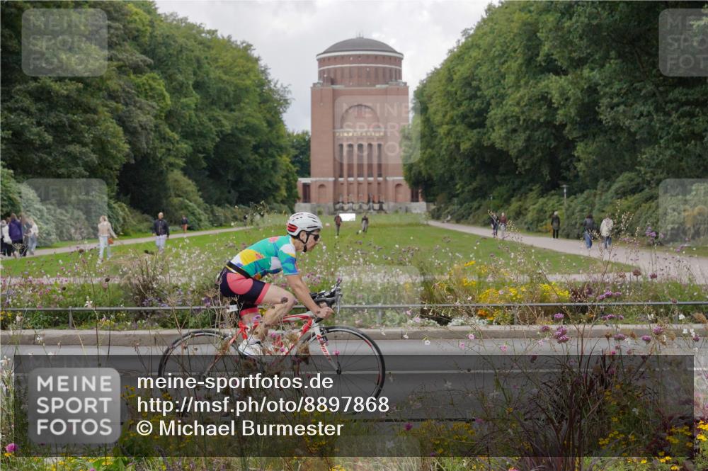 14.09.2025 - Stadtparktriathlon Michael Burmester http://msf.ph/oto/8897868 14.09.2025 12:42:39 Radfahren 1276, 1292, 1383, 1385, 1400, 1415 meine-sportfotos.de