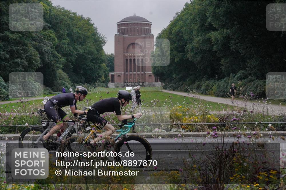 14.09.2025 - Stadtparktriathlon Michael Burmester http://msf.ph/oto/8897870 14.09.2025 09:02:22 Radfahren 333, 363, 366, 371 meine-sportfotos.de