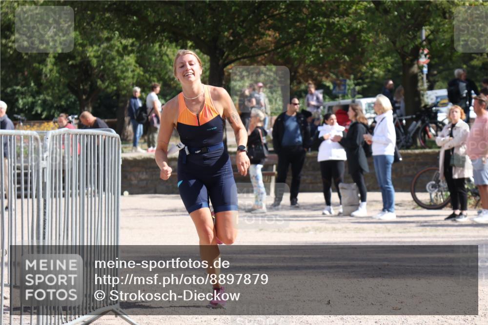 14.09.2025 - Stadtparktriathlon Strokosch-Dieckow http://msf.ph/oto/8897879 14.09.2025 13:41:58 Ziel 1236, 1339, 1342 meine-sportfotos.de