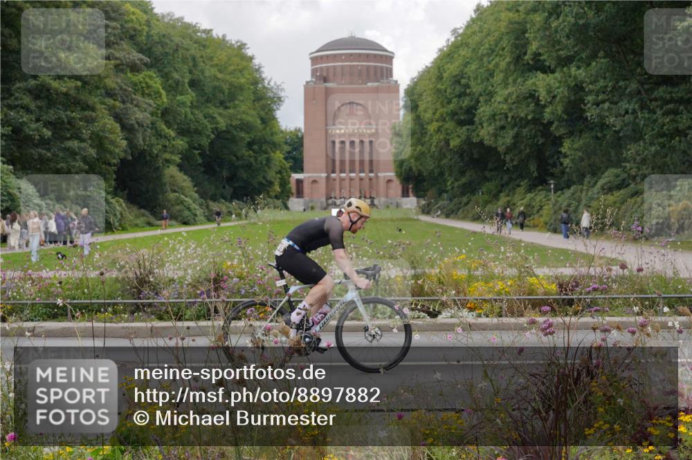 14.09.2025 - Stadtparktriathlon Michael Burmester http://msf.ph/oto/8897882 14.09.2025 12:42:46 Radfahren 1292, 1341, 1355, 1383, 1400, 1415 meine-sportfotos.de