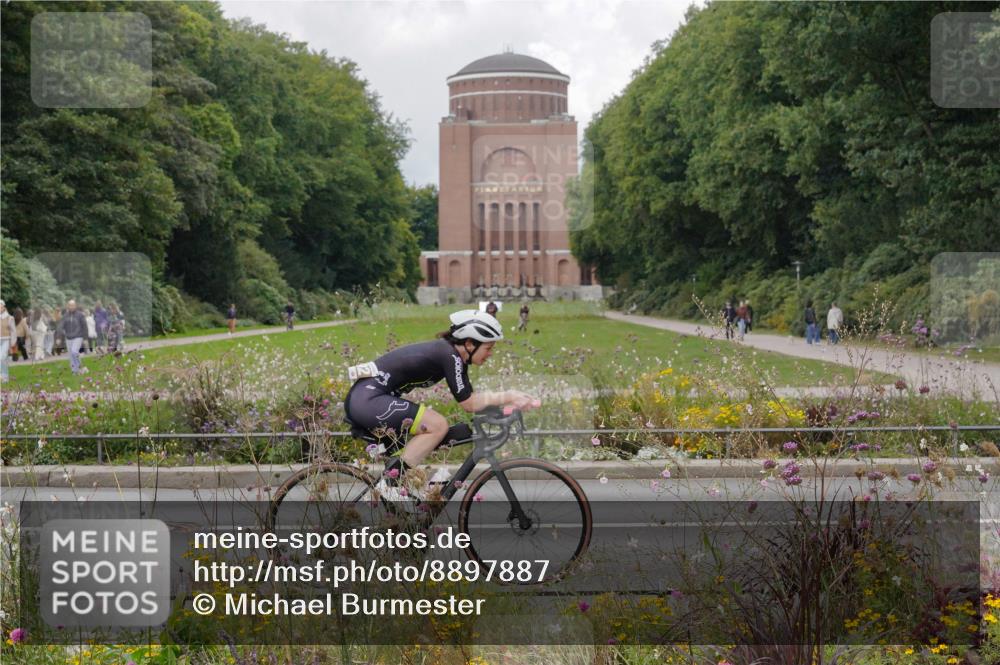 14.09.2025 - Stadtparktriathlon Michael Burmester http://msf.ph/oto/8897887 14.09.2025 12:42:48 Radfahren 1292, 1341, 1355, 1383, 1400, 1415 meine-sportfotos.de