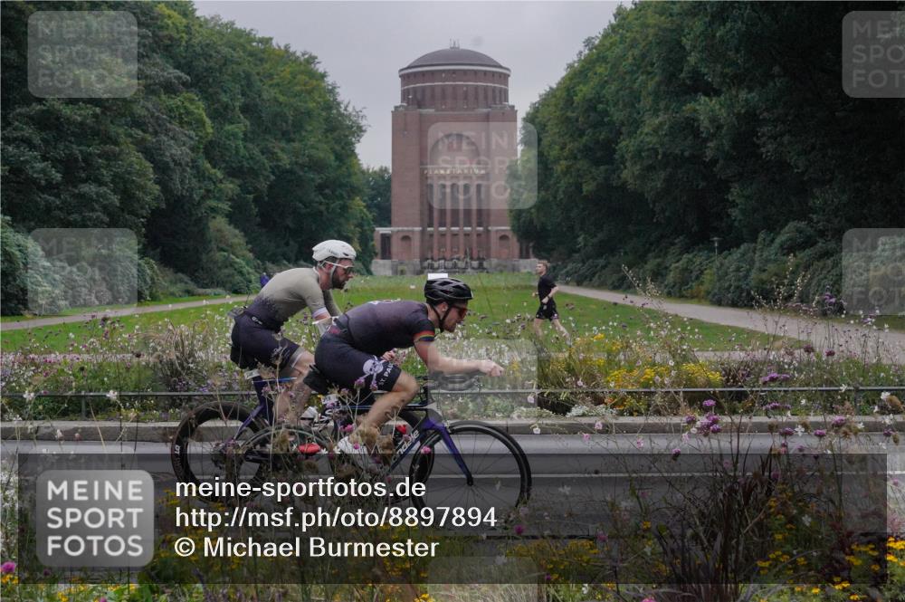 14.09.2025 - Stadtparktriathlon Michael Burmester http://msf.ph/oto/8897894 14.09.2025 09:02:33 Radfahren 318, 326, 339, 340, 342, 345, 347, 363, 370, 376 meine-sportfotos.de