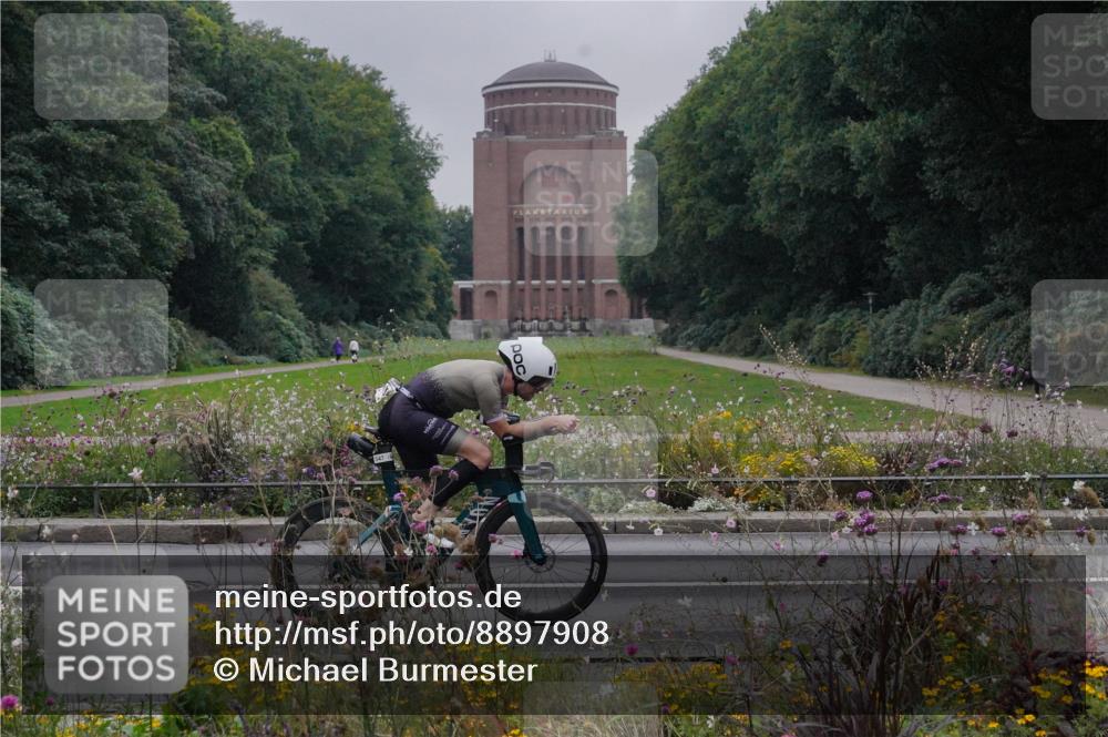 14.09.2025 - Stadtparktriathlon Michael Burmester http://msf.ph/oto/8897908 14.09.2025 09:02:41 Radfahren 323, 326, 345, 347, 361, 375, 376 meine-sportfotos.de
