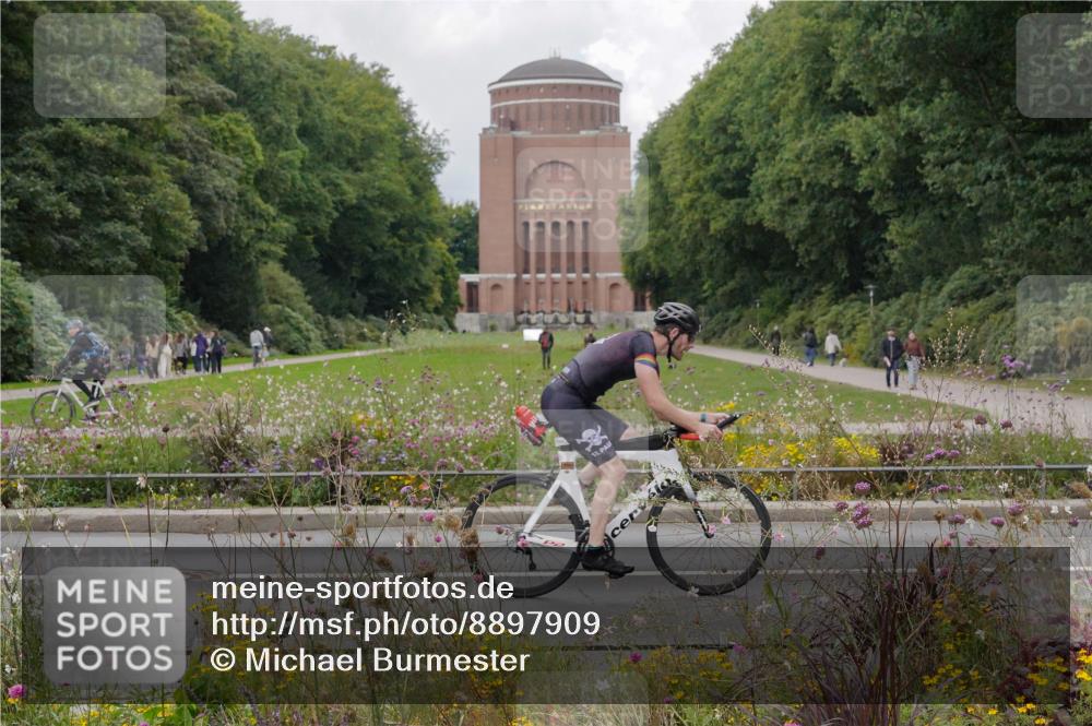 14.09.2025 - Stadtparktriathlon Michael Burmester http://msf.ph/oto/8897909 14.09.2025 12:43:02 Radfahren 1208, 1242, 1280, 1314, 1352, 1390, 1399 meine-sportfotos.de