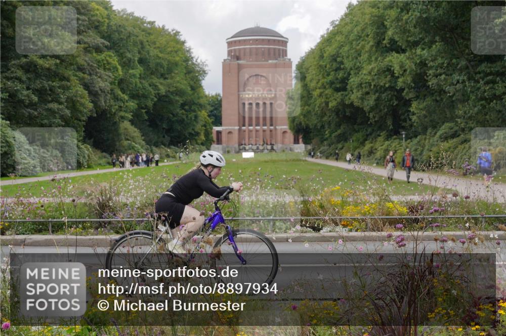 14.09.2025 - Stadtparktriathlon Michael Burmester http://msf.ph/oto/8897934 14.09.2025 12:43:28 Radfahren 1244, 1325, 1373, 1391 meine-sportfotos.de