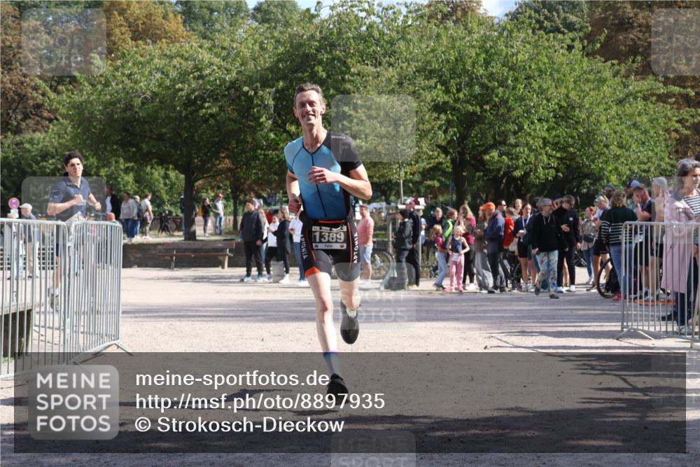 14.09.2025 - Stadtparktriathlon Strokosch-Dieckow http://msf.ph/oto/8897935 14.09.2025 13:42:22 Ziel 1374, 1389 meine-sportfotos.de