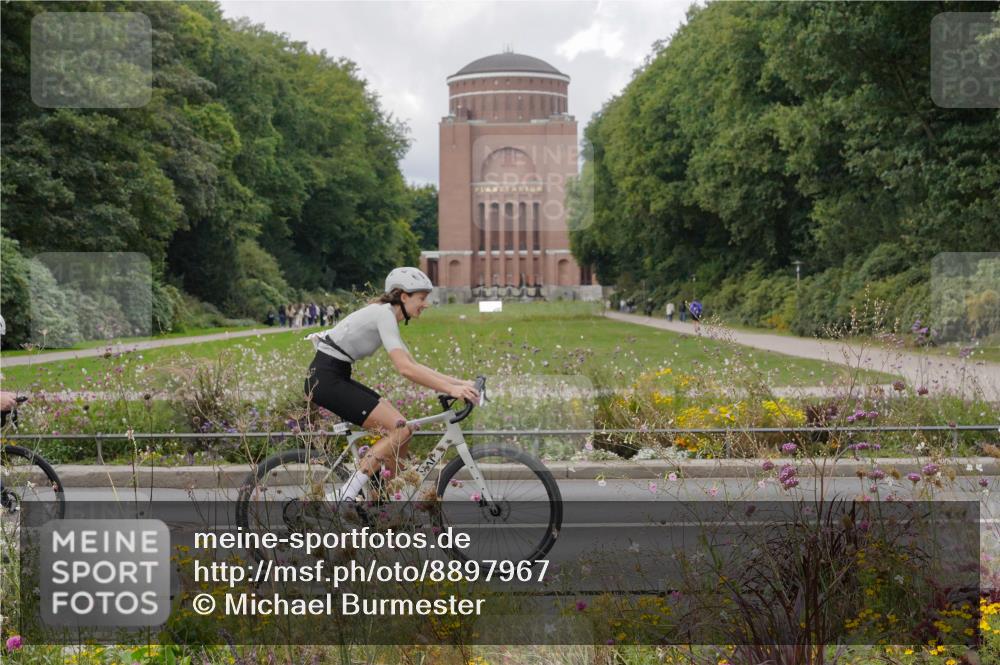 14.09.2025 - Stadtparktriathlon Michael Burmester http://msf.ph/oto/8897967 14.09.2025 12:43:44 Radfahren 1252, 1267, 1296, 1298, 1361, 1365, 1367, 1405, 1407 meine-sportfotos.de