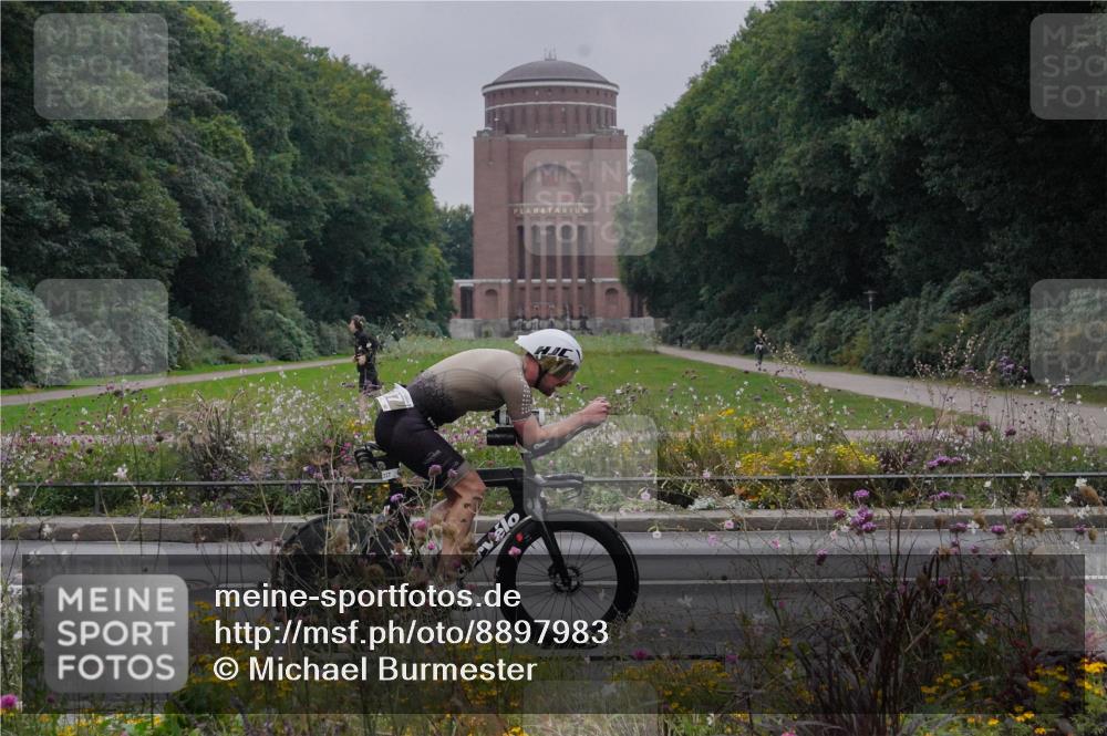 14.09.2025 - Stadtparktriathlon Michael Burmester http://msf.ph/oto/8897983 14.09.2025 09:03:21 Radfahren 337, 349, 353 meine-sportfotos.de
