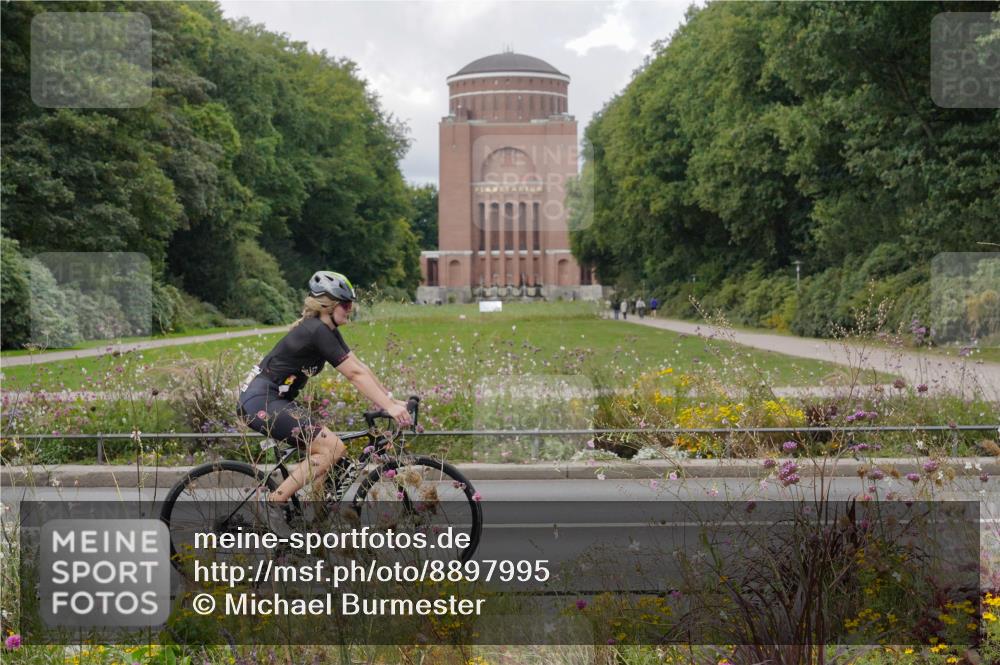 14.09.2025 - Stadtparktriathlon Michael Burmester http://msf.ph/oto/8897995 14.09.2025 12:44:00 Radfahren 1246, 1303, 1386 meine-sportfotos.de