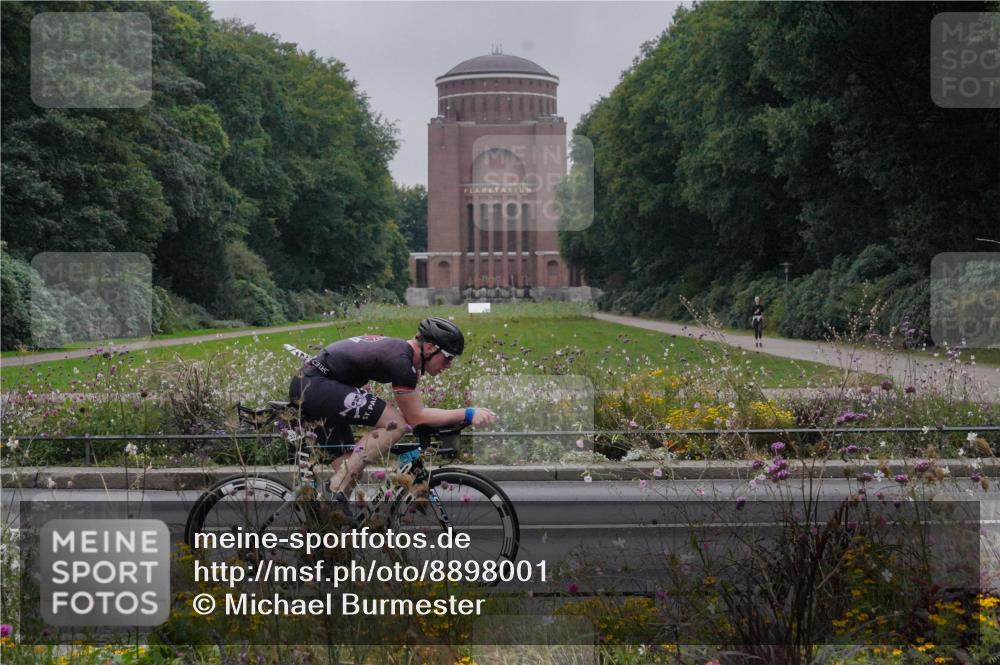 14.09.2025 - Stadtparktriathlon Michael Burmester http://msf.ph/oto/8898001 14.09.2025 09:03:31 Radfahren 322 meine-sportfotos.de