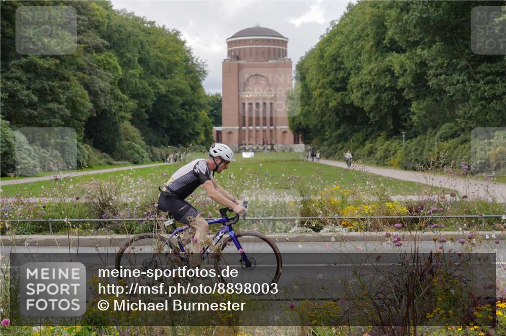 14.09.2025 - Stadtparktriathlon Michael Burmester http://msf.ph/oto/8898003 14.09.2025 12:44:11 Radfahren 1339, 1386, 1388 meine-sportfotos.de