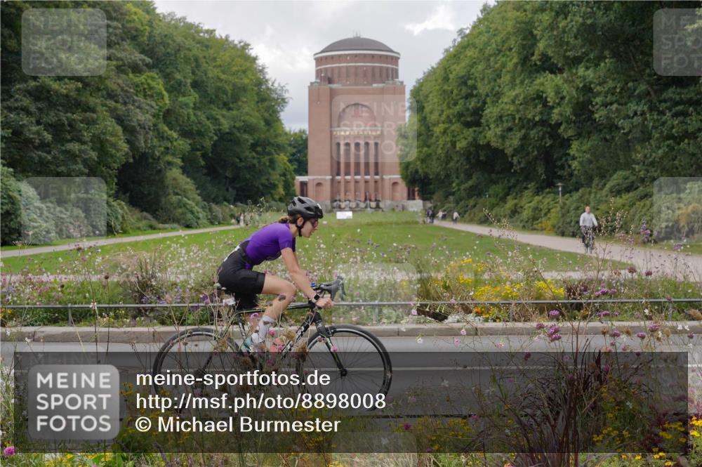 14.09.2025 - Stadtparktriathlon Michael Burmester http://msf.ph/oto/8898008 14.09.2025 12:44:20 Radfahren 1257, 1300, 1339 meine-sportfotos.de