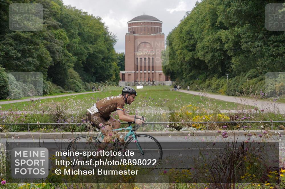 14.09.2025 - Stadtparktriathlon Michael Burmester http://msf.ph/oto/8898022 14.09.2025 12:44:30 Radfahren 1264, 1286, 1300, 1356, 1377 meine-sportfotos.de