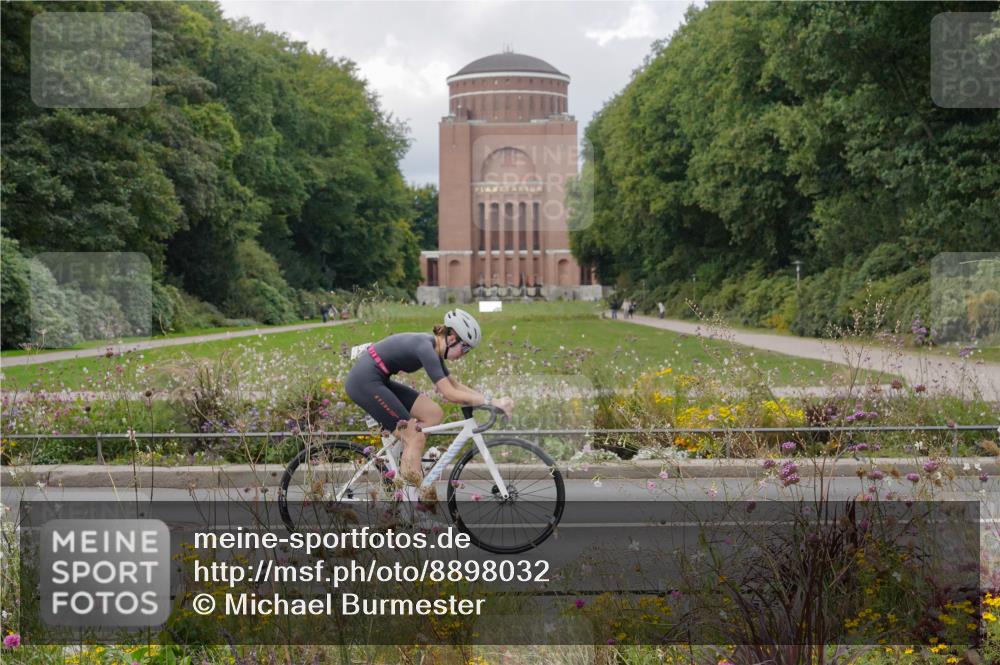 14.09.2025 - Stadtparktriathlon Michael Burmester http://msf.ph/oto/8898032 14.09.2025 12:44:33 Radfahren 1264, 1286, 1324, 1350, 1356, 1377 meine-sportfotos.de
