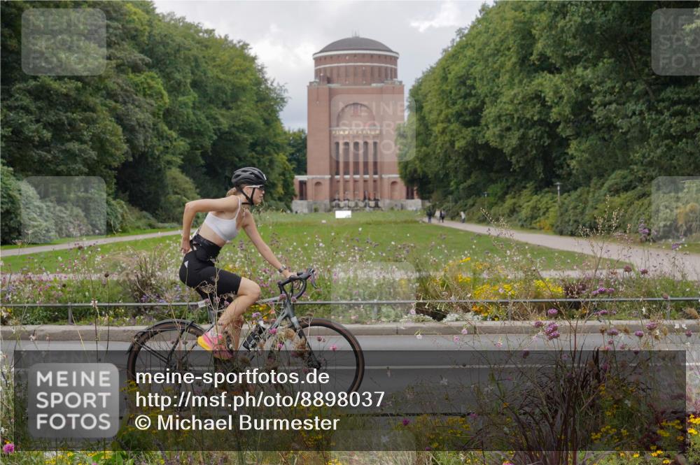 14.09.2025 - Stadtparktriathlon Michael Burmester http://msf.ph/oto/8898037 14.09.2025 12:44:33 Radfahren 1264, 1286, 1324, 1350, 1356, 1377 meine-sportfotos.de