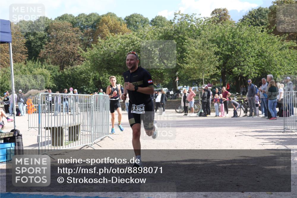 14.09.2025 - Stadtparktriathlon Strokosch-Dieckow http://msf.ph/oto/8898071 14.09.2025 13:44:36 Ziel 1384, 1579, 1603 meine-sportfotos.de