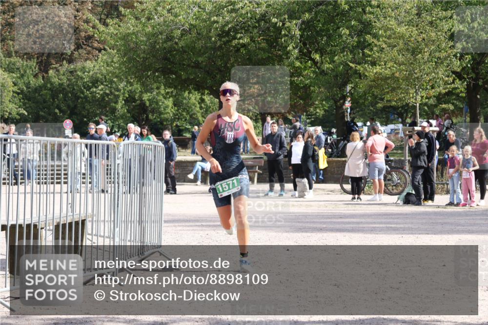 14.09.2025 - Stadtparktriathlon Strokosch-Dieckow http://msf.ph/oto/8898109 14.09.2025 13:45:39 Ziel 1571 meine-sportfotos.de