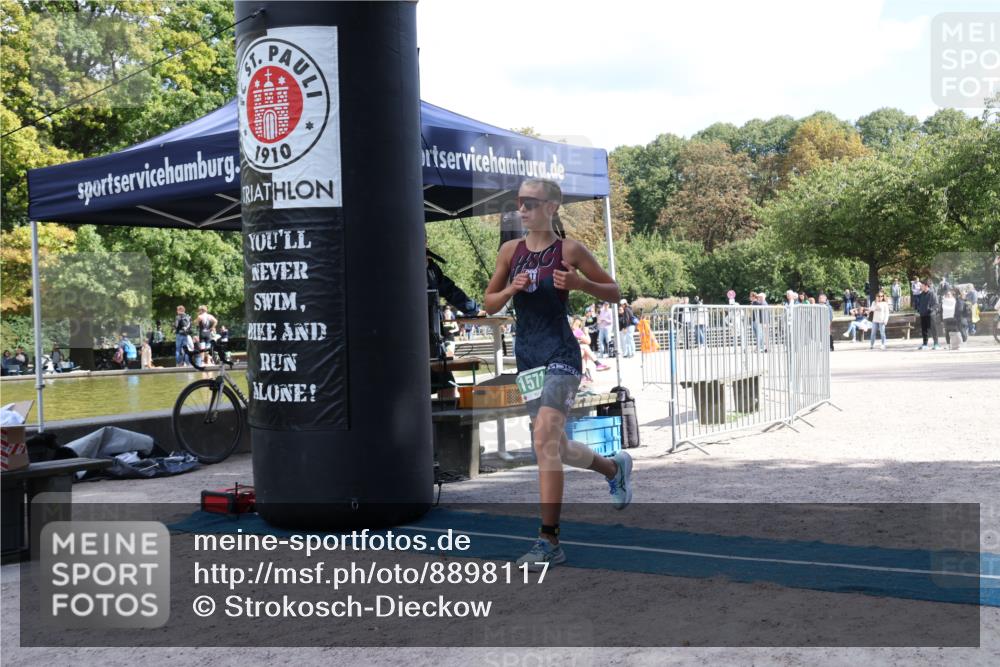 14.09.2025 - Stadtparktriathlon Strokosch-Dieckow http://msf.ph/oto/8898117 14.09.2025 13:45:41 Ziel 1571, 1578 meine-sportfotos.de