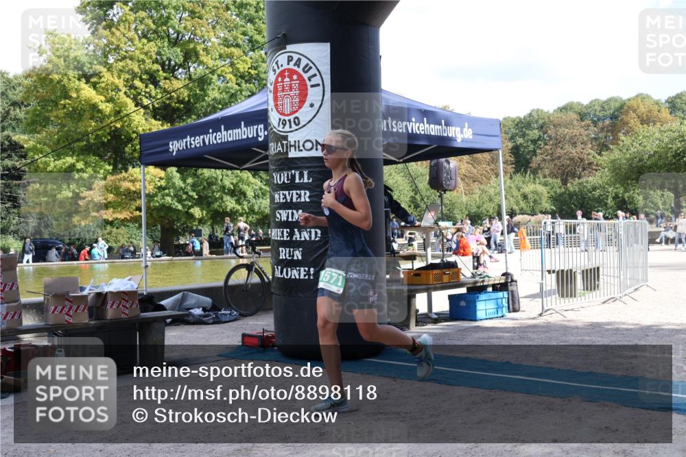 14.09.2025 - Stadtparktriathlon Strokosch-Dieckow http://msf.ph/oto/8898118 14.09.2025 13:45:42 Ziel 1571, 1578 meine-sportfotos.de
