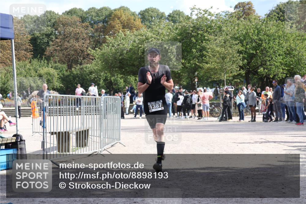 14.09.2025 - Stadtparktriathlon Strokosch-Dieckow http://msf.ph/oto/8898193 14.09.2025 13:47:51 Ziel 1387, 1394 meine-sportfotos.de