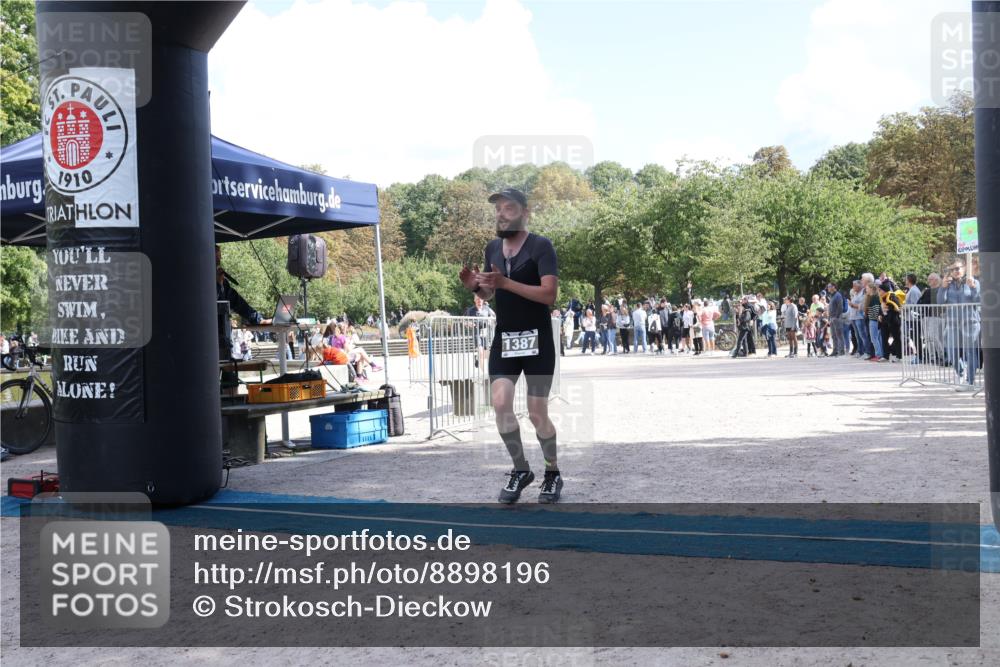 14.09.2025 - Stadtparktriathlon Strokosch-Dieckow http://msf.ph/oto/8898196 14.09.2025 13:47:52 Ziel 1387, 1394 meine-sportfotos.de