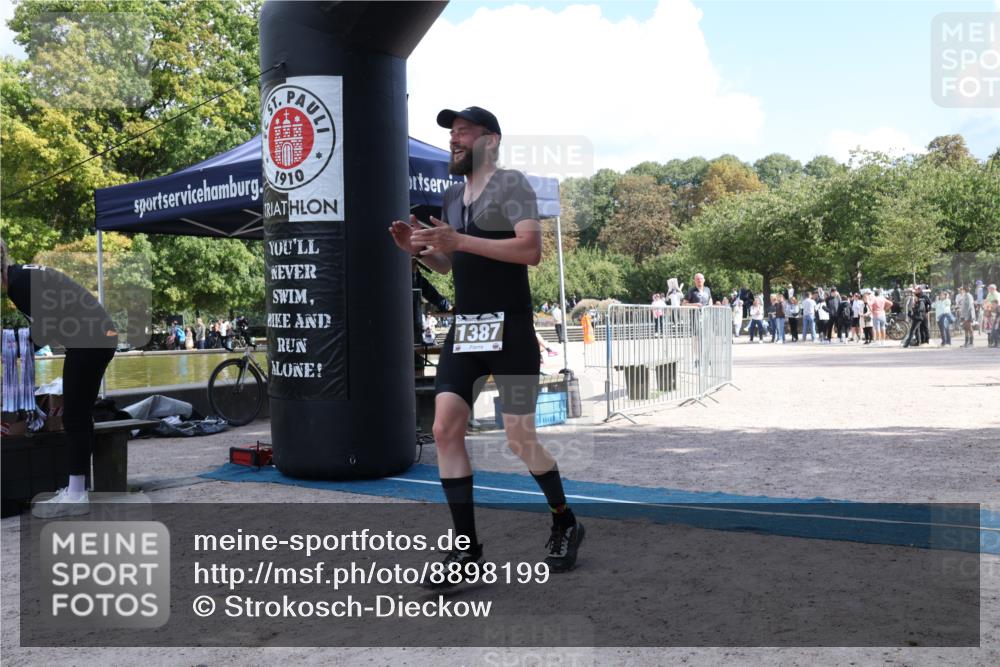 14.09.2025 - Stadtparktriathlon Strokosch-Dieckow http://msf.ph/oto/8898199 14.09.2025 13:47:53 Ziel 1387, 1394 meine-sportfotos.de