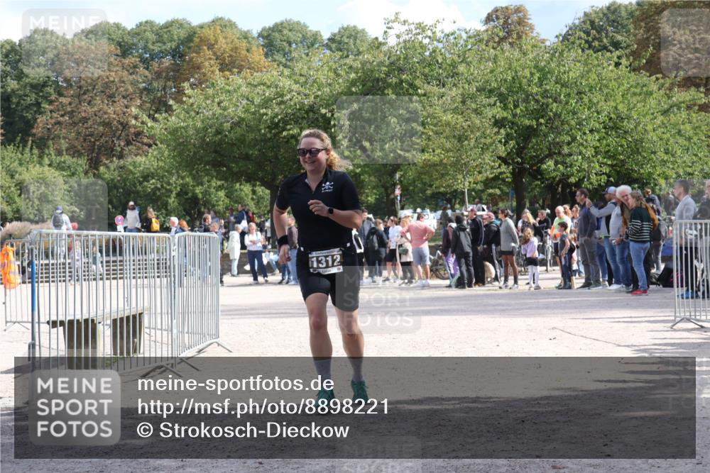 14.09.2025 - Stadtparktriathlon Strokosch-Dieckow http://msf.ph/oto/8898221 14.09.2025 13:48:13 Ziel 1312, 1564 meine-sportfotos.de