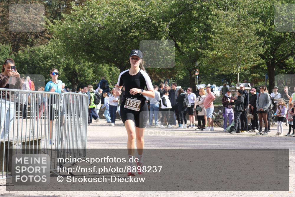 14.09.2025 - Stadtparktriathlon Strokosch-Dieckow http://msf.ph/oto/8898237 14.09.2025 13:48:27 Ziel 1327, 1580, 1604, 1617 meine-sportfotos.de