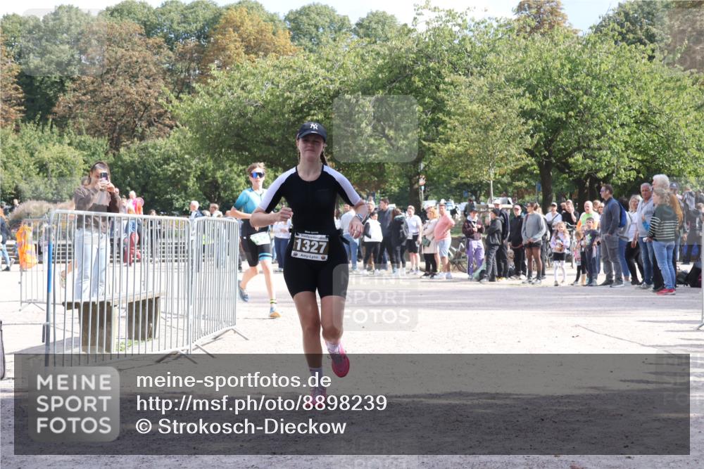 14.09.2025 - Stadtparktriathlon Strokosch-Dieckow http://msf.ph/oto/8898239 14.09.2025 13:48:28 Ziel 1327, 1580, 1604, 1617 meine-sportfotos.de