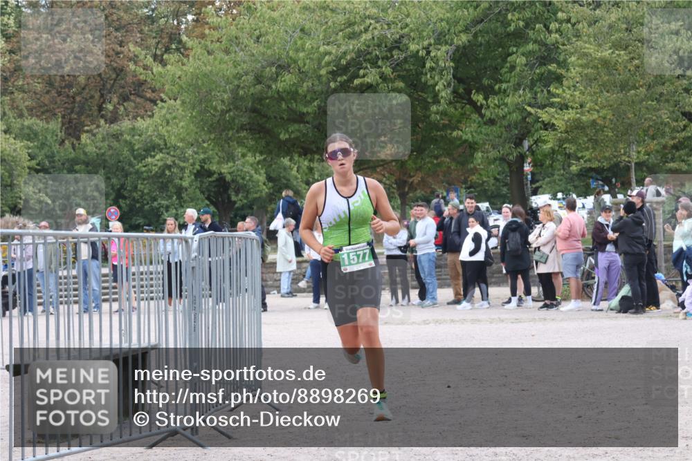 14.09.2025 - Stadtparktriathlon Strokosch-Dieckow http://msf.ph/oto/8898269 14.09.2025 13:49:57 Ziel 1577, 1584, 1599 meine-sportfotos.de