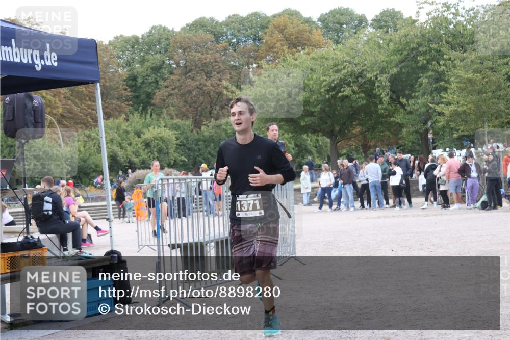 14.09.2025 - Stadtparktriathlon Strokosch-Dieckow http://msf.ph/oto/8898280 14.09.2025 13:50:54 Ziel 1307, 1371, 1420 meine-sportfotos.de