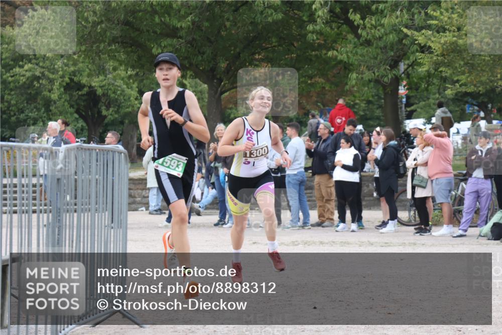 14.09.2025 - Stadtparktriathlon Strokosch-Dieckow http://msf.ph/oto/8898312 14.09.2025 13:51:40 Ziel 1300, 1593 meine-sportfotos.de