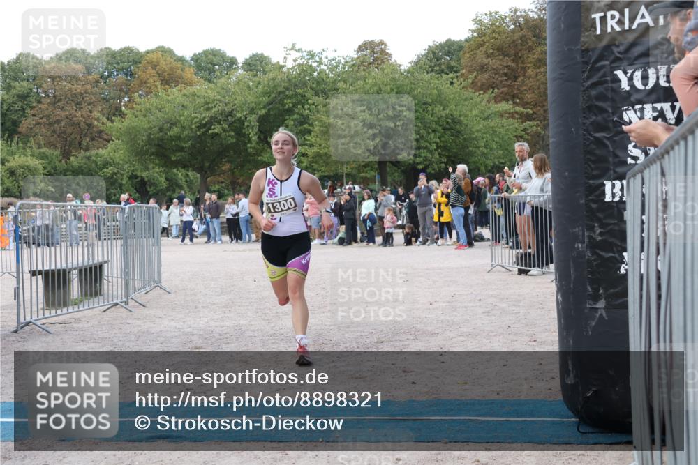 14.09.2025 - Stadtparktriathlon Strokosch-Dieckow http://msf.ph/oto/8898321 14.09.2025 13:51:43 Ziel 1300, 1593 meine-sportfotos.de