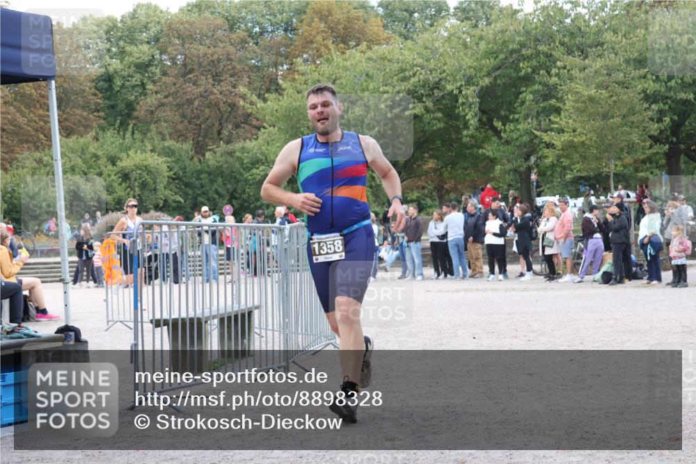 14.09.2025 - Stadtparktriathlon Strokosch-Dieckow http://msf.ph/oto/8898328 14.09.2025 13:51:50 Ziel 1300, 1332, 1358 meine-sportfotos.de