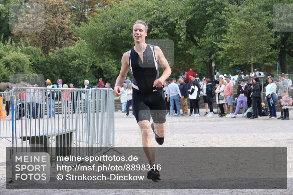 14.09.2025 - Stadtparktriathlon Strokosch-Dieckow http://msf.ph/oto/8898346 14.09.2025 13:52:03 Ziel 1469 meine-sportfotos.de