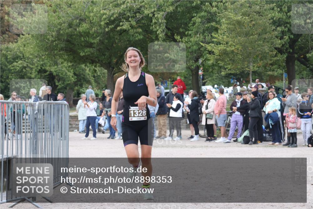 14.09.2025 - Stadtparktriathlon Strokosch-Dieckow http://msf.ph/oto/8898353 14.09.2025 13:52:25 Ziel 1328 meine-sportfotos.de
